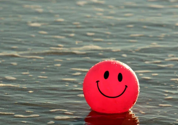 ballon-helium-rouge-smile ballon helium rouge smiley idéafête